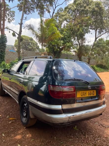 A picture of TOYOTA CALDINA