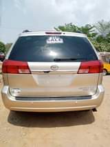 A picture of Toyota sienna 2006