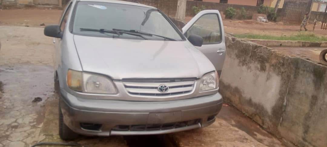 A picture of Clean Toyota Seinna 2002