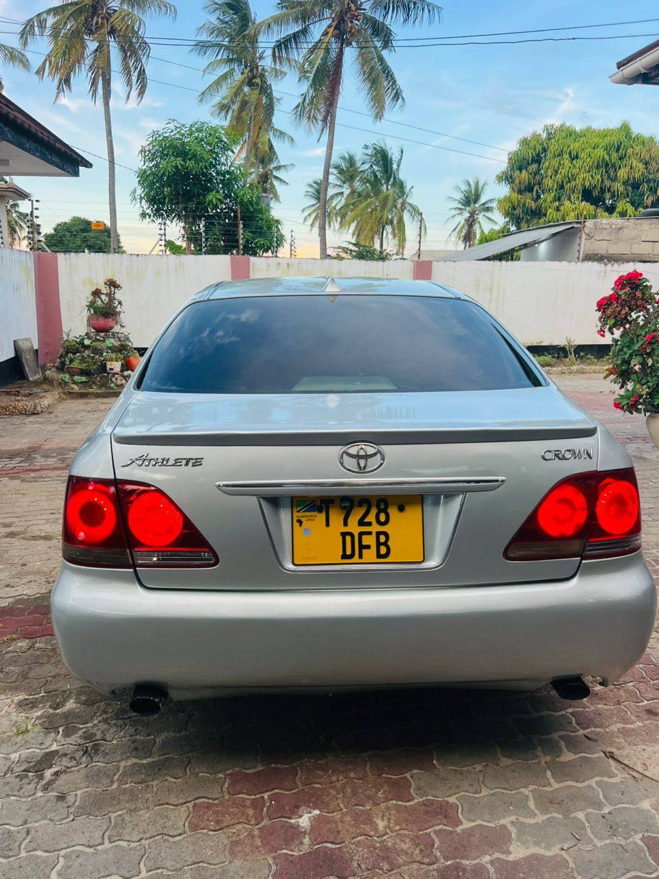 A picture of TOYOTA CROWN ATHLETE