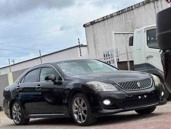 A picture of TOYOTA CROWN NEW MODEL