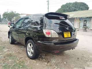 A picture of Toyota HARRIER OLD
