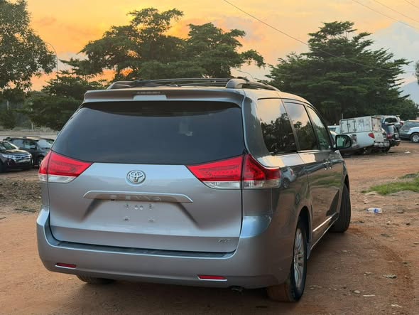 A picture of FOREIGN USED 2012 TOYOTA SIENNA XLE