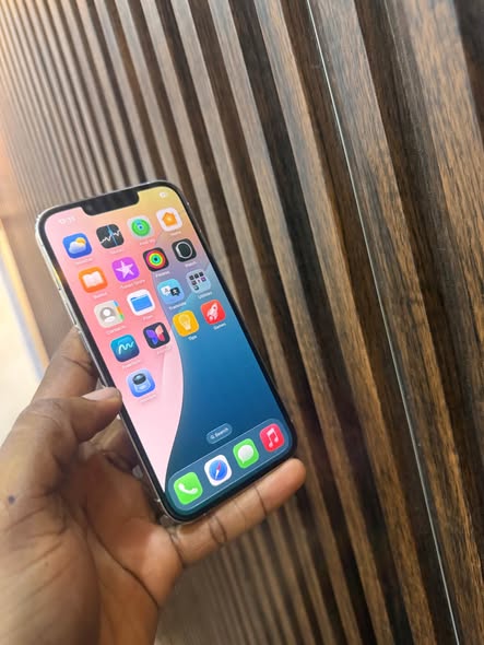 A picture of iPhone 13pro very sharp 128gib with Face ID