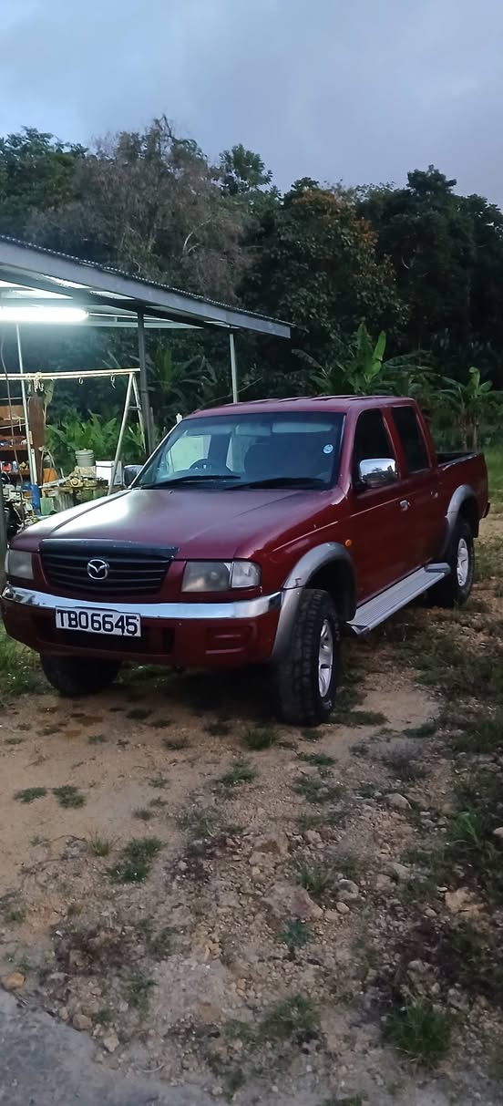 madza b2500