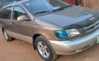 A picture of Toyota Sienna 2002 Odel