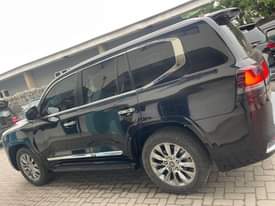 A picture of Toks 2016 Toyota landcruiser VXR