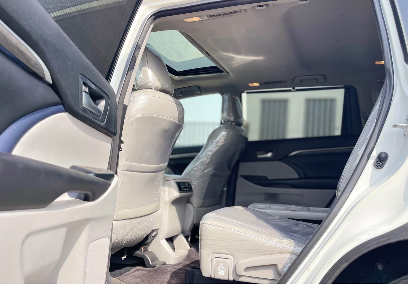 A picture of FOREIGN USED 2019 TOYOTA HIGHLANDER LIMITED 37 000 000 08175232309
