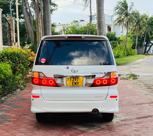 A picture of Toyota Alphard 0788078007 Price Bei 20 8mil