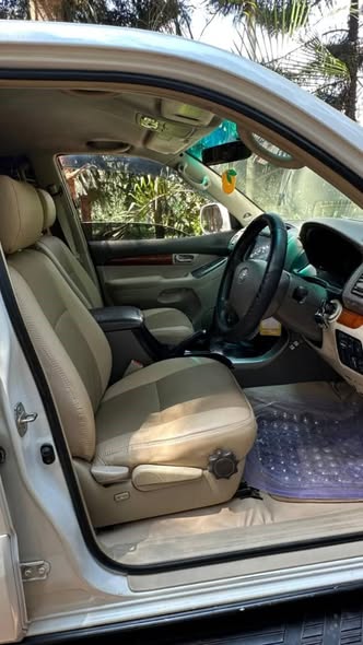 A picture of 2005 Toyota tx prado land cruiser