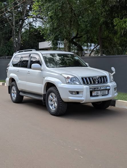 A picture of Toyota Land cruiser Prado TX 2006 model
