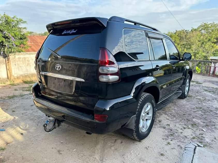 A picture of Price 40 Million LandCruiser Prado 120 DM Engine 1kd Fuel