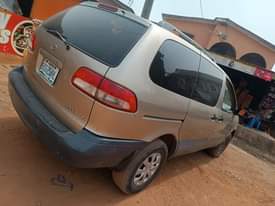 A picture of First pure body 2001 model registered Toyota sienna