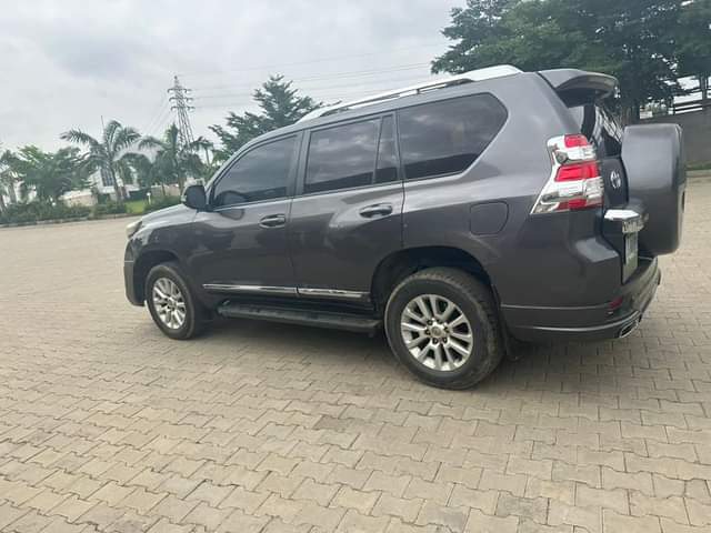A picture of Toyota Prado 2017