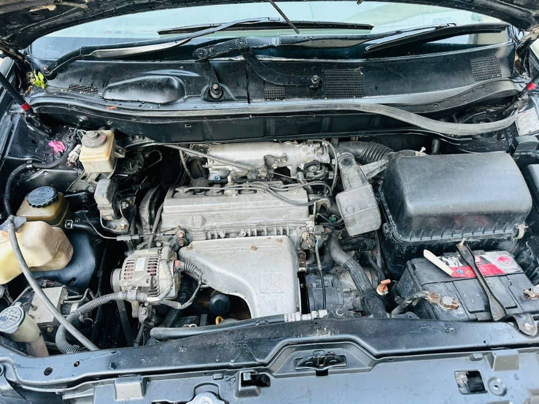 A picture of Toyota Harrier old