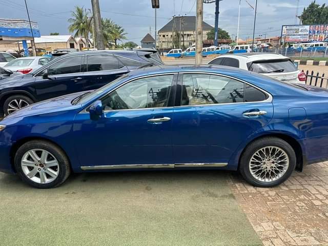 A picture of LEXUS ES 350