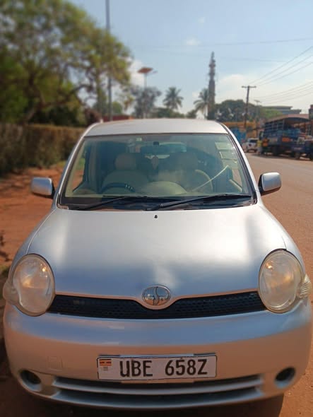 A picture of Toyota Sienta