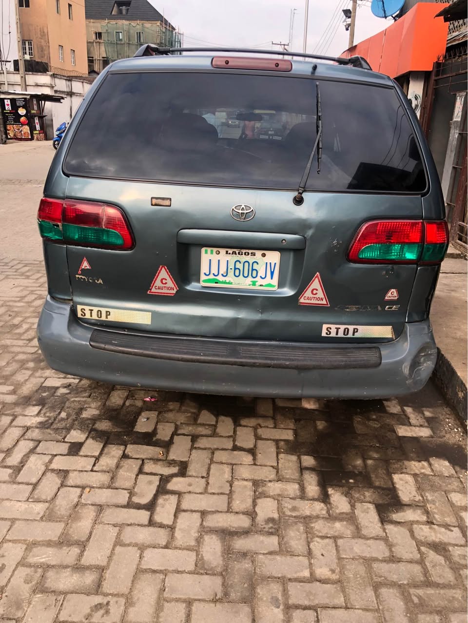 A picture of Toyota Sienna 2003