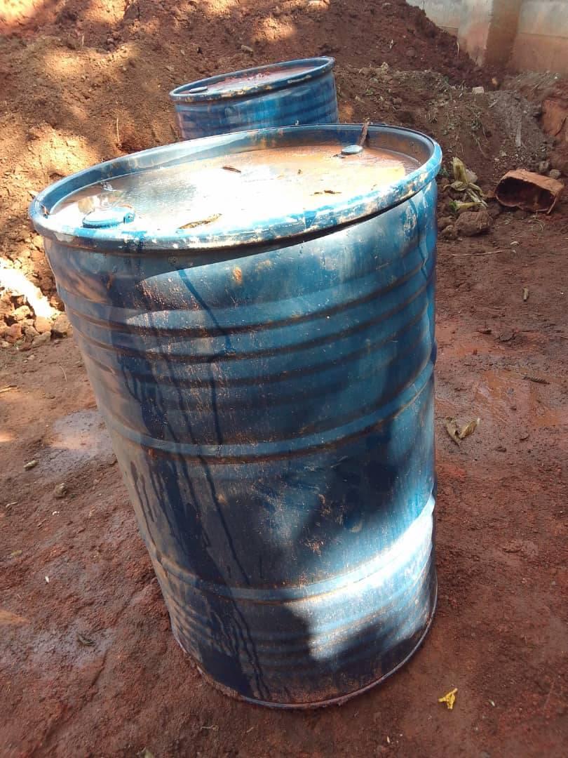 A picture of Empty Metallic Drums