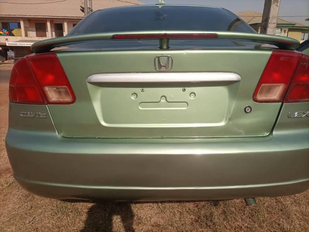A picture of 2005 Honda civil
