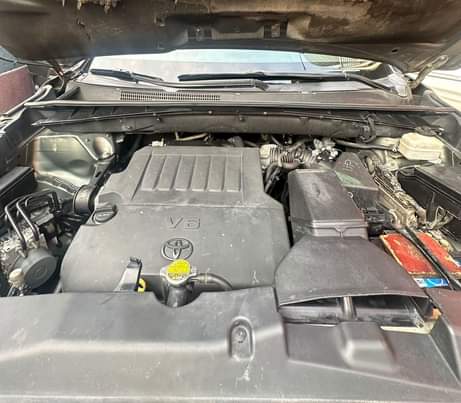 A picture of 2014 Toyota Highlander LIMITED registered thumbstart 3 rows of seats