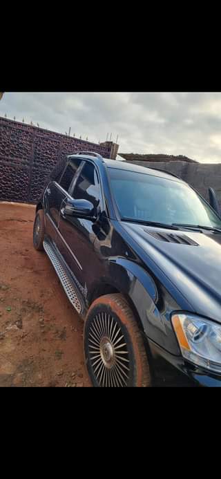 A picture of Mercedes benx ML 350 2010