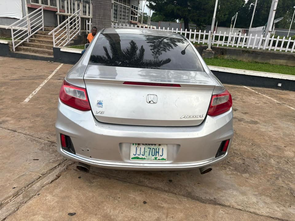 A picture of Distress sale Honda Accord V6 One door with original document