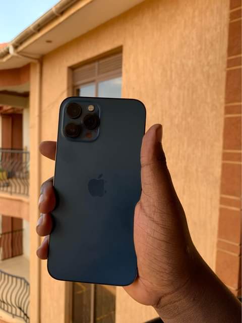 A picture of iPhone 12 Pro Max 256gb