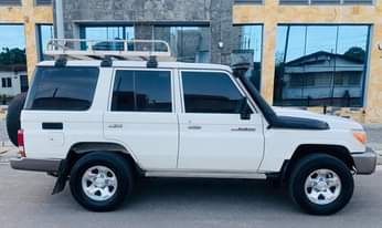 A picture of Landcruza LX iyo balaa kabisa Injin 1HZ diesel Gia manyual