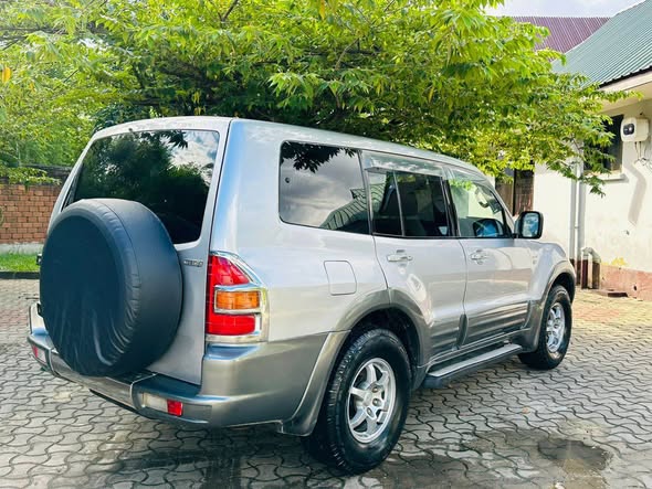 A picture of Mitsubishi Pajero Year 2000 Cc 3490 PETROL Automatic 4WD 7