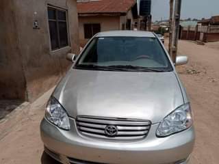 A picture of 2004 Toyota Corolla 04