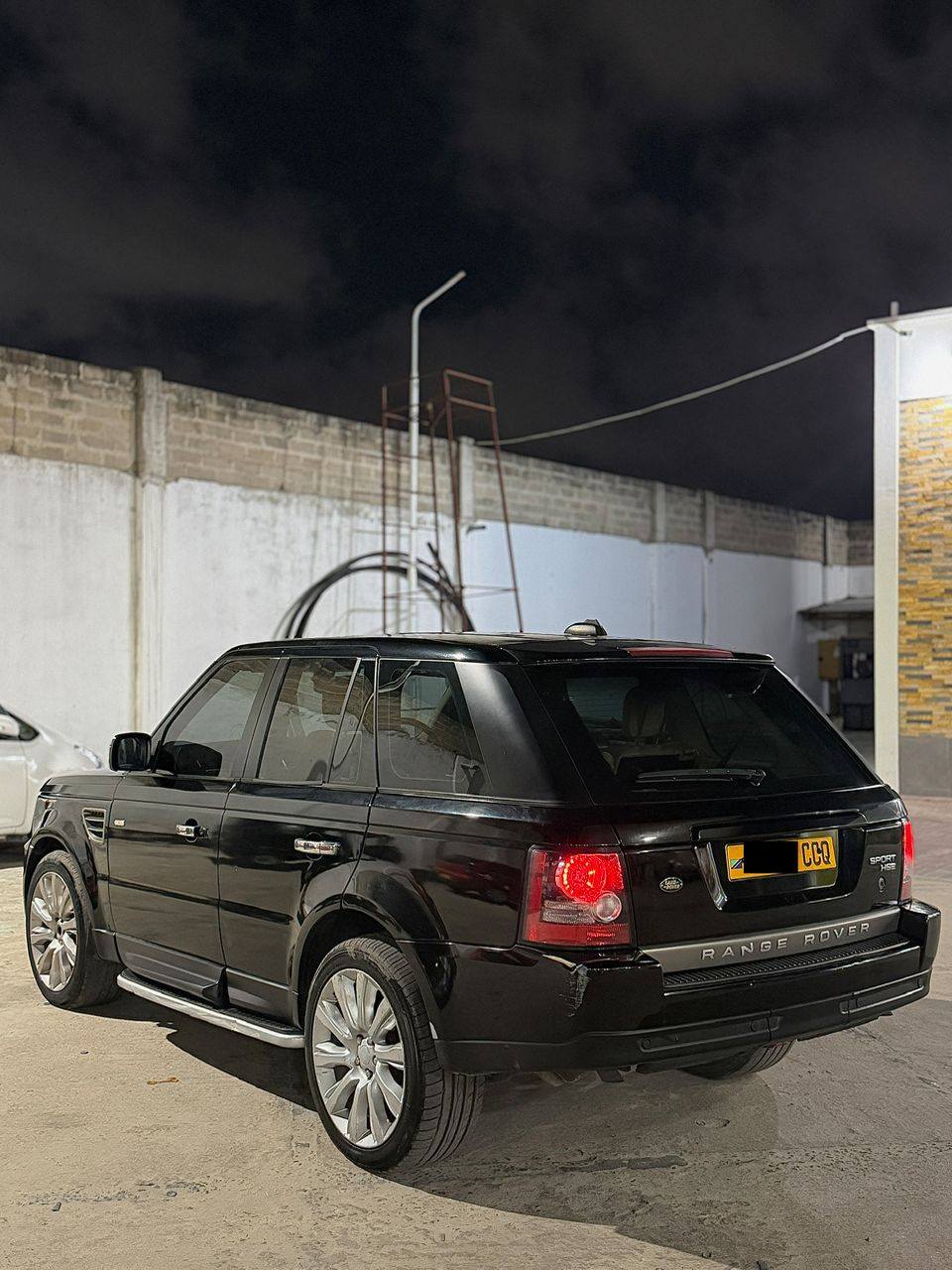 A picture of Range rover sport