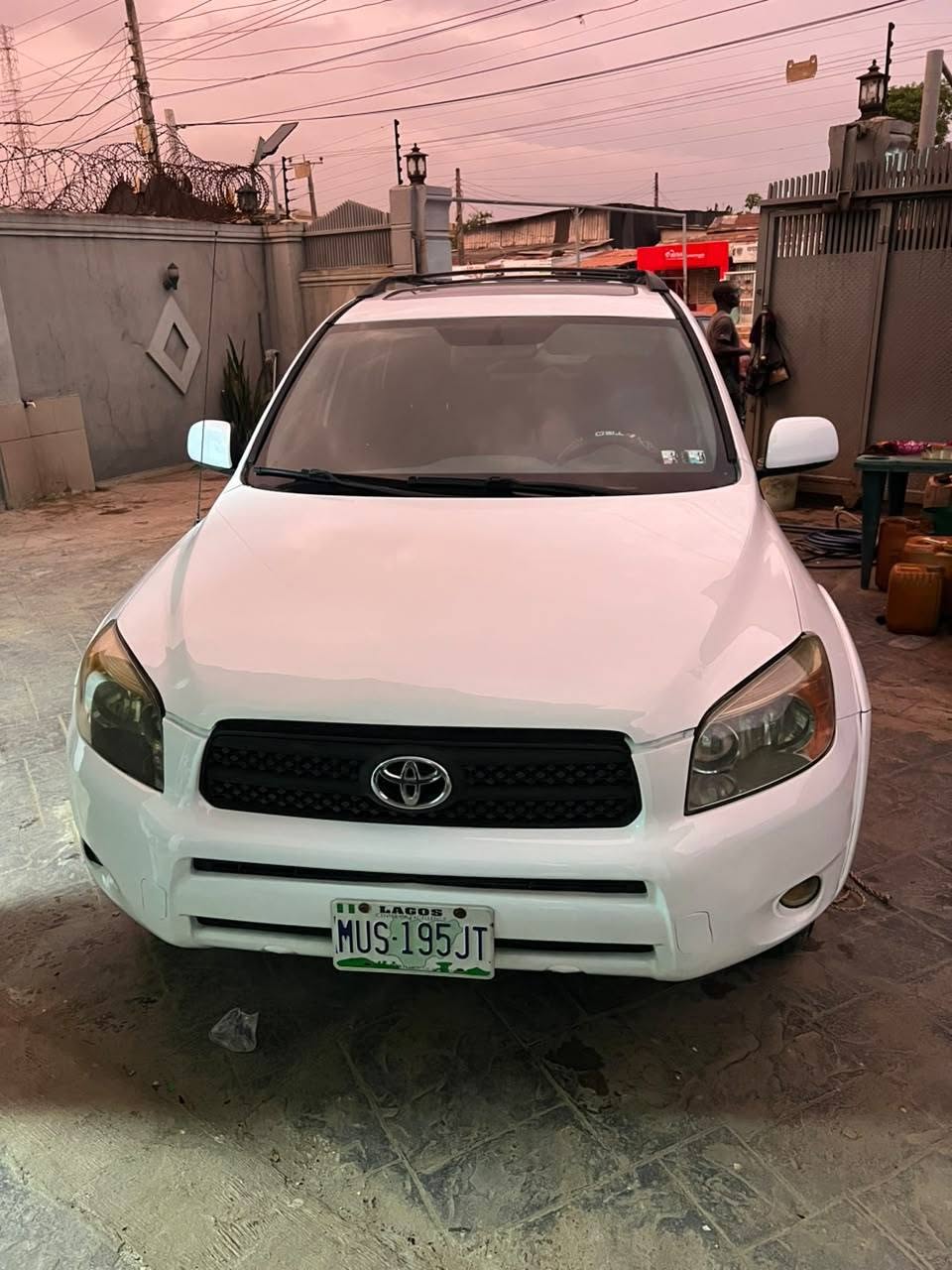 A picture of Sparkling clean 2008 model Toyota RAV4