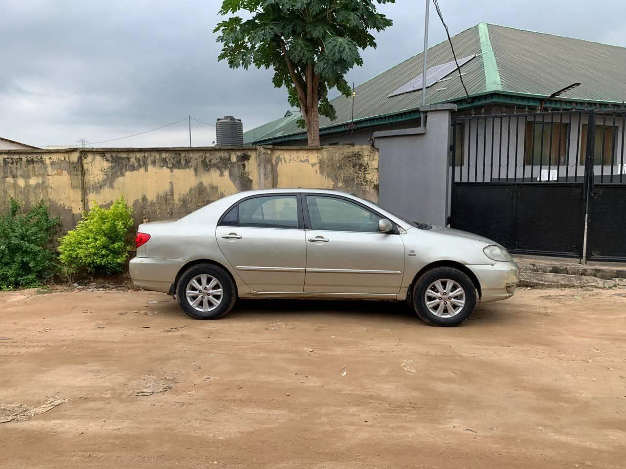 A picture of 2004 Toyota corolla 04