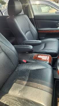 A picture of Toyota Harrier model 2009