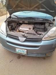 A picture of Toyota sienna tokunbo standard 05 model engine and gear ac