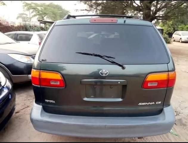 A picture of Toyota sienna