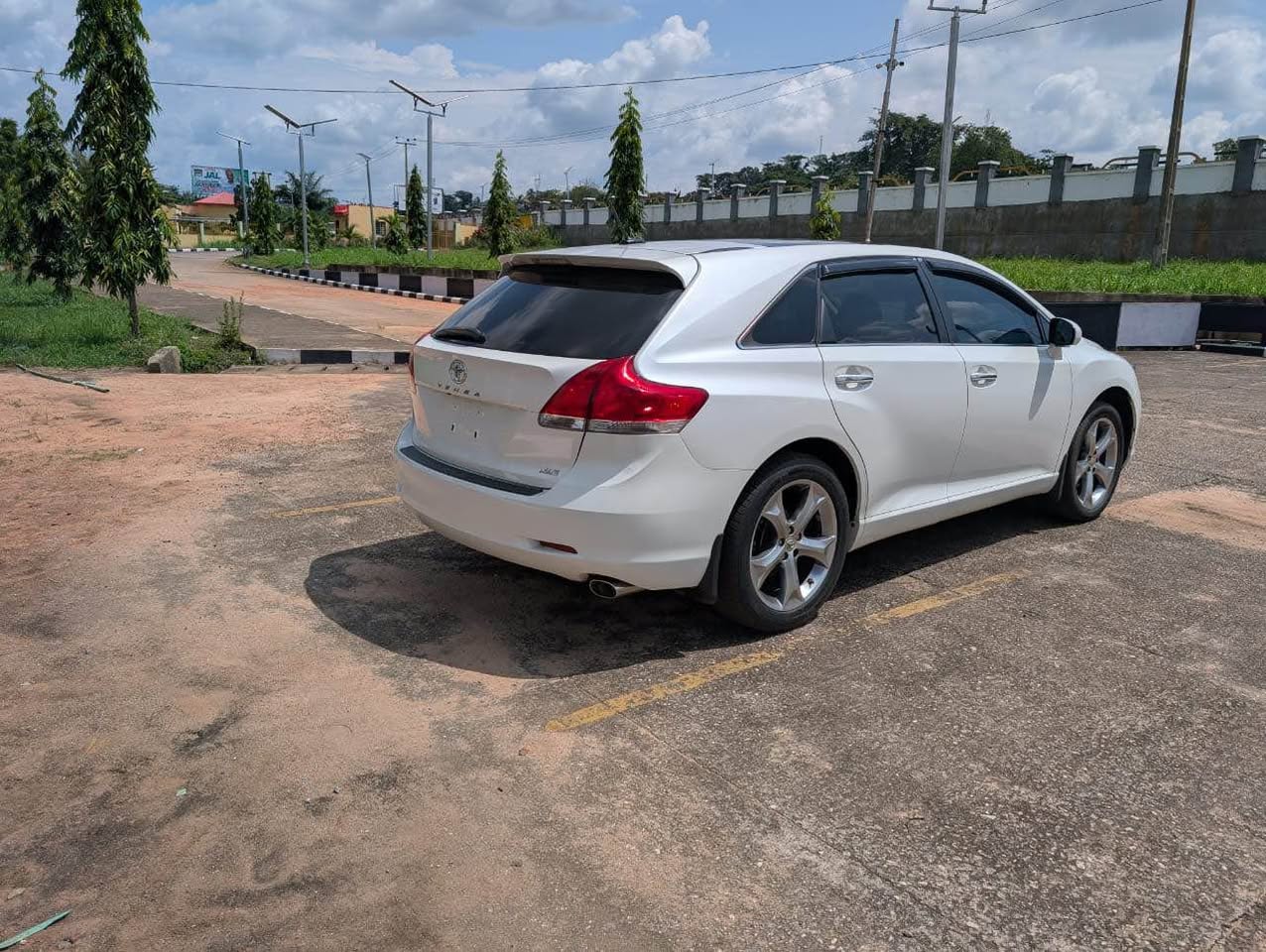A picture of Distress Sales Toyota Venza XLE Toks