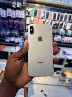 A picture of Iphone x gb64 clean