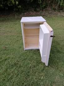 A picture of Kenwood fridge single door inagandsh Sana na kupoza vzr haina