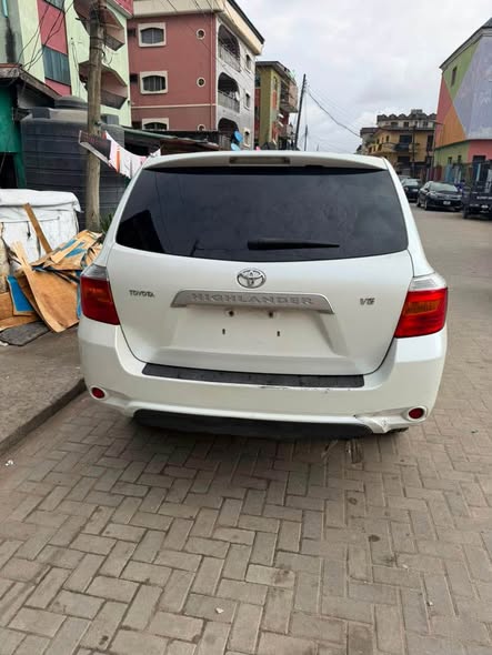 A picture of THIS IS AN EXTREMELY 100 PERCENT CLEAN TOKS 2008 TOYOTA