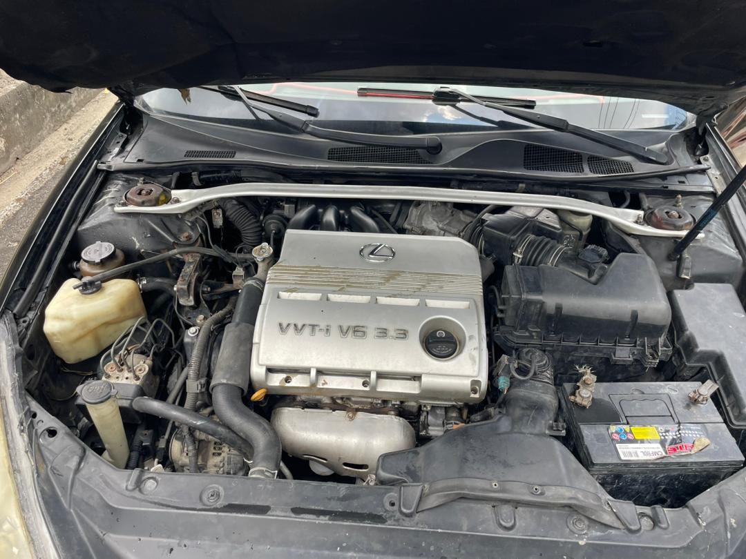 A picture of Lexus Es 330