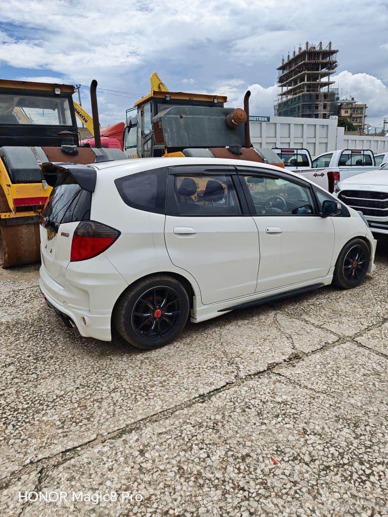 A picture of HONDA FIT 0714058883
