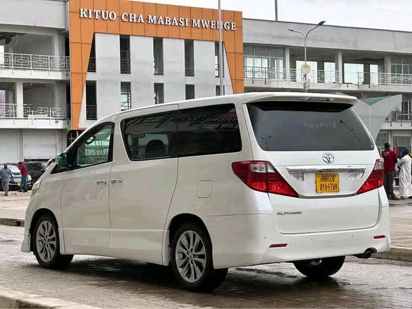 A picture of TOYOTA ALPHARD