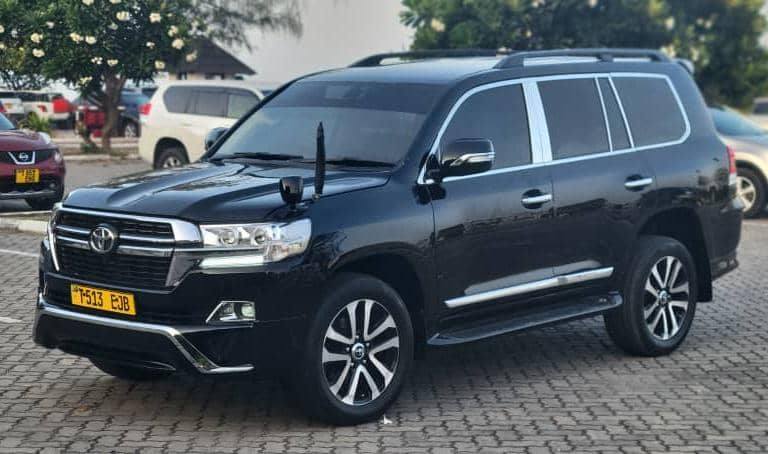 A picture of TOYOTA LAND CRUISER V8