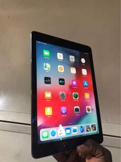 A picture of iPad Air 32gb 09079917217