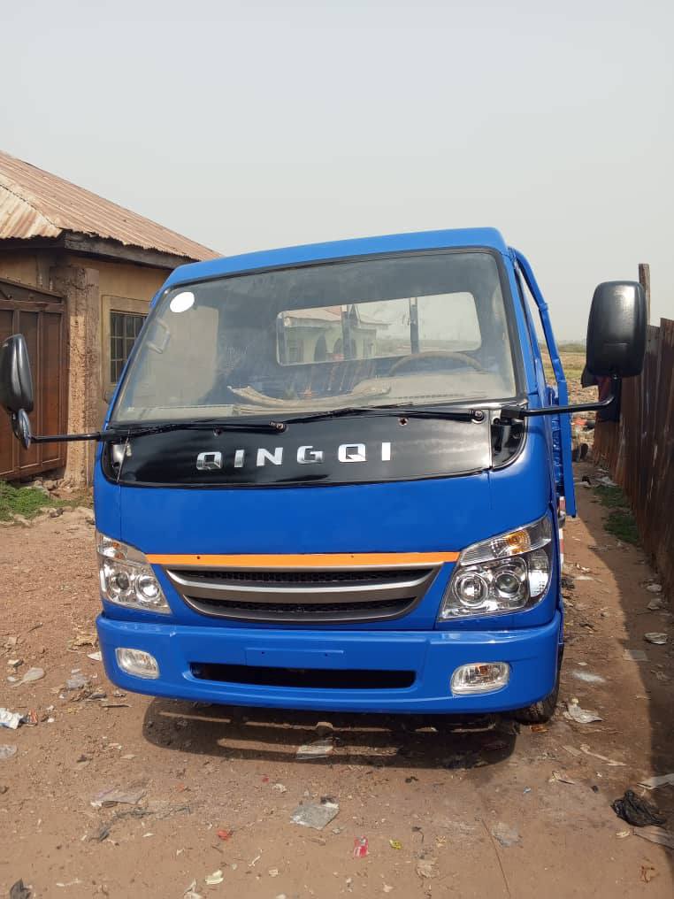 A picture of Qinqi China truck with dyna Engine