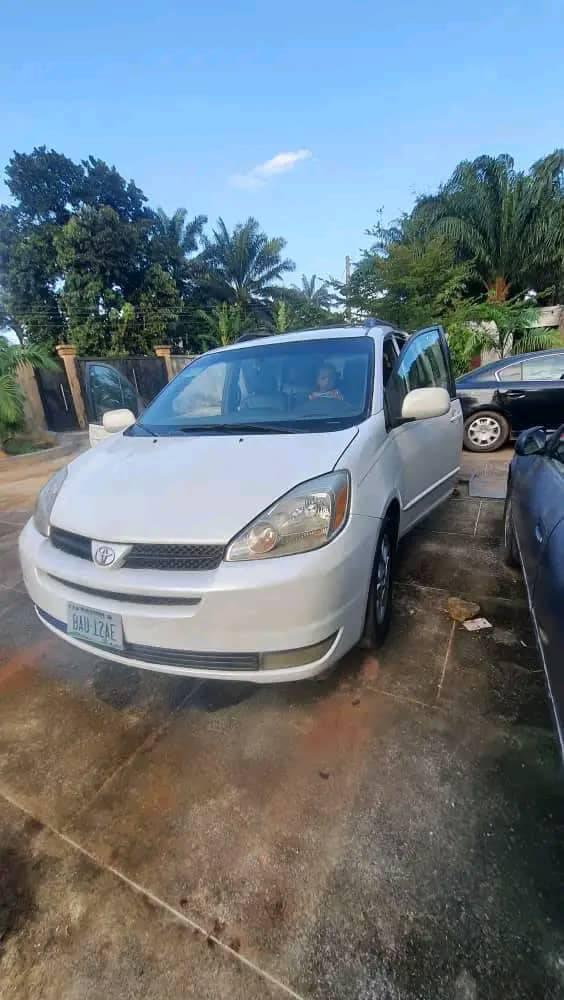 A picture of Toyota Sienna