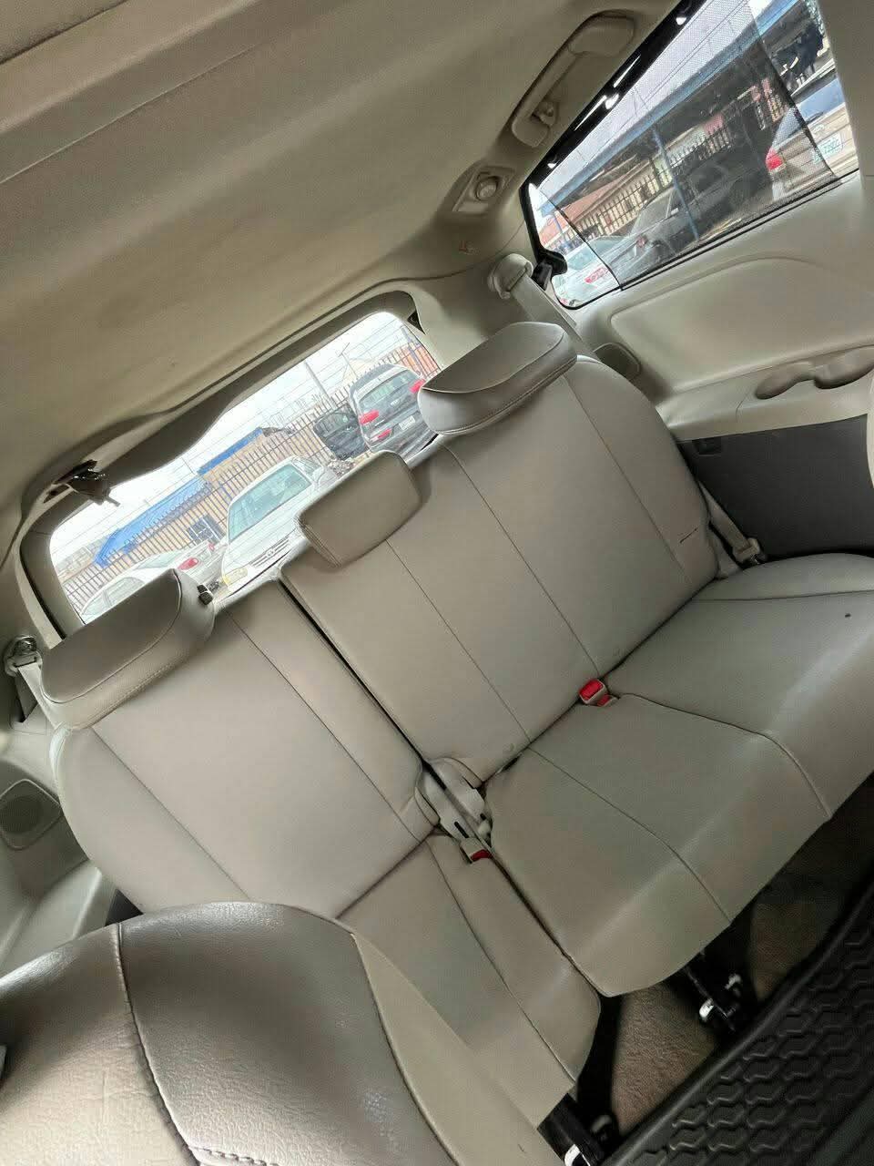 A picture of 2013 Toyota sienna