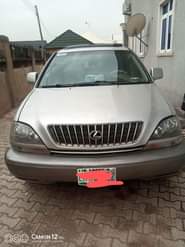 A picture of Lexus RX300 2004 model with untampered engine and gear AC